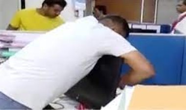 ବଡ଼ ଖବର: ଟଙ୍କା ବାକି ପାଇଁ ମୁଖ୍ୟଯନ୍ତ୍ରୀଙ୍କ ଅଫିସ ଆସବାବପତ୍ର ନିଲାମ