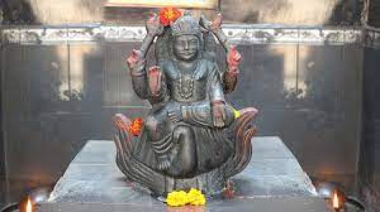 ତେଲ ଦାନକରିବା ଦ୍ୱାରା ଶନି ଦେବତାଙ୍କର ଆଶୀର୍ବାଦ ମିଳିଥାଏ