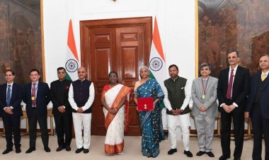 ରାଷ୍ଟ୍ରପତିଙ୍କୁ ଭେଟିଲେ ଅର୍ଥମନ୍ତ୍ରୀ