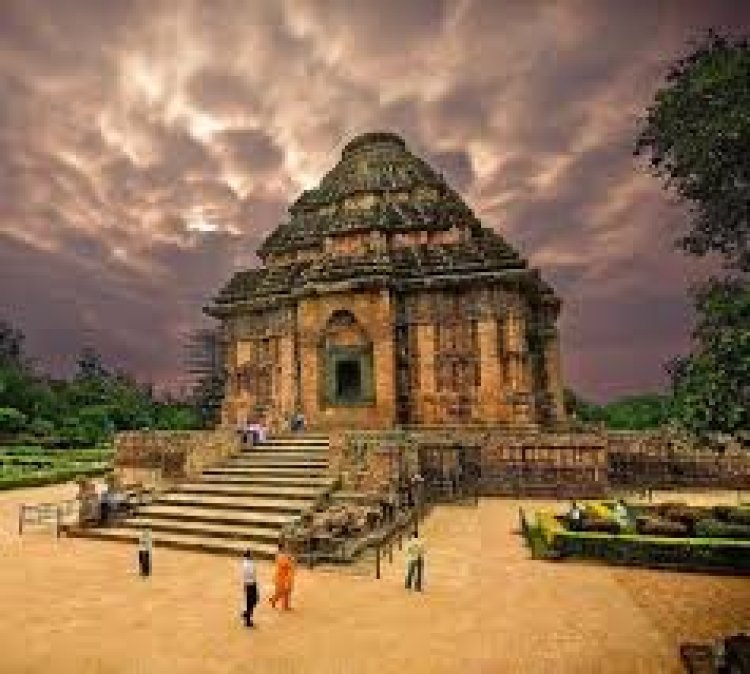 କୋଣାର୍କ ମନ୍ଦିର କେଉଁ ପଥରରେ ତିଆରି?