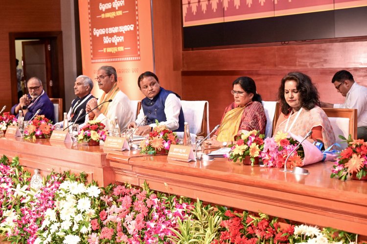 ଦୁଇ ଦିନିଆ ଜିଲ୍ଲାପାଳ ସମ୍ମିଳନୀ ଆରମ୍ଭ | ଜିଲ୍ଲାପାଳଙ୍କ କ୍ଷେତ୍ର ପରିଦର୍ଶନ ଉପରେ ମୁଖ୍ୟମନ୍ତ୍ରୀଙ୍କ ଗୁରୁତ୍ୱ ଆରୋପ |