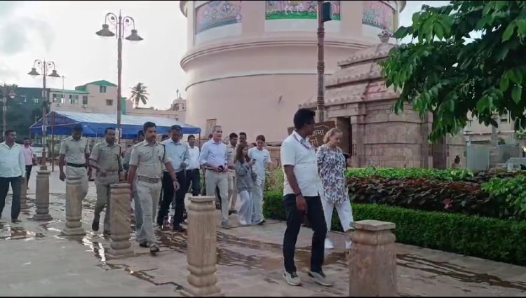 ନିଜର ପରିବାର ସହ ଆସି ପତିତ ପାବନ ଦର୍ଶନ କଲେ ଆମେରିକା ରାଷ୍ଟ୍ରଦୂତ ଏରିକ୍ ଏମ ଗ୍ରାସେଟି