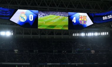 Switch flicked for Lewandowski; Mbappé strays offside: 3 key points as Barca demolish Real in El Clásico.